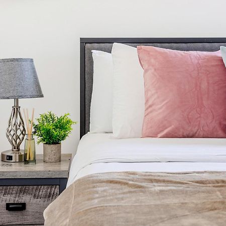 Bright 2Br Flat, Forest Gate, East ลอนดอน ภายนอก รูปภาพ