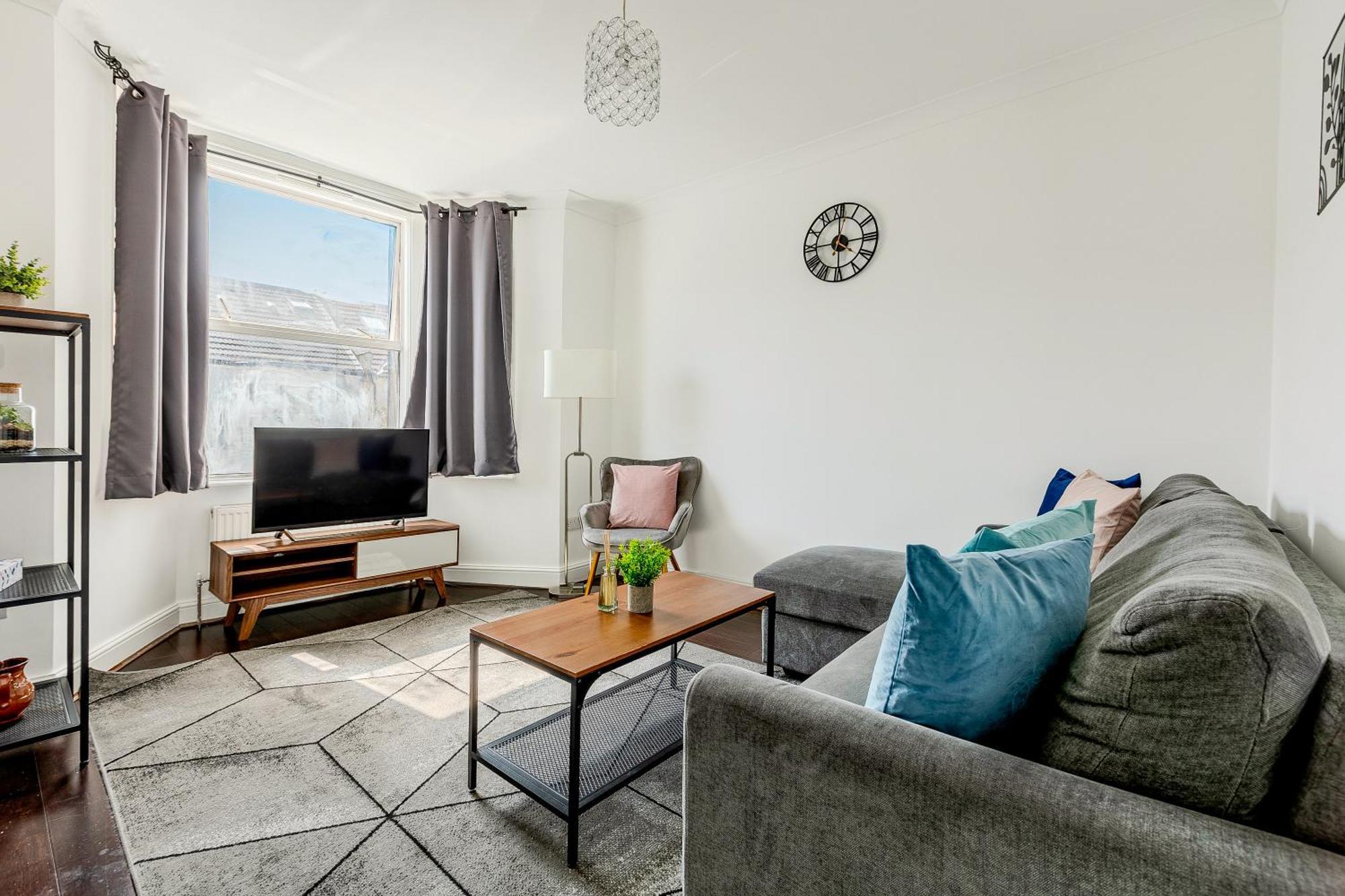 Bright 2Br Flat, Forest Gate, East ลอนดอน ภายนอก รูปภาพ