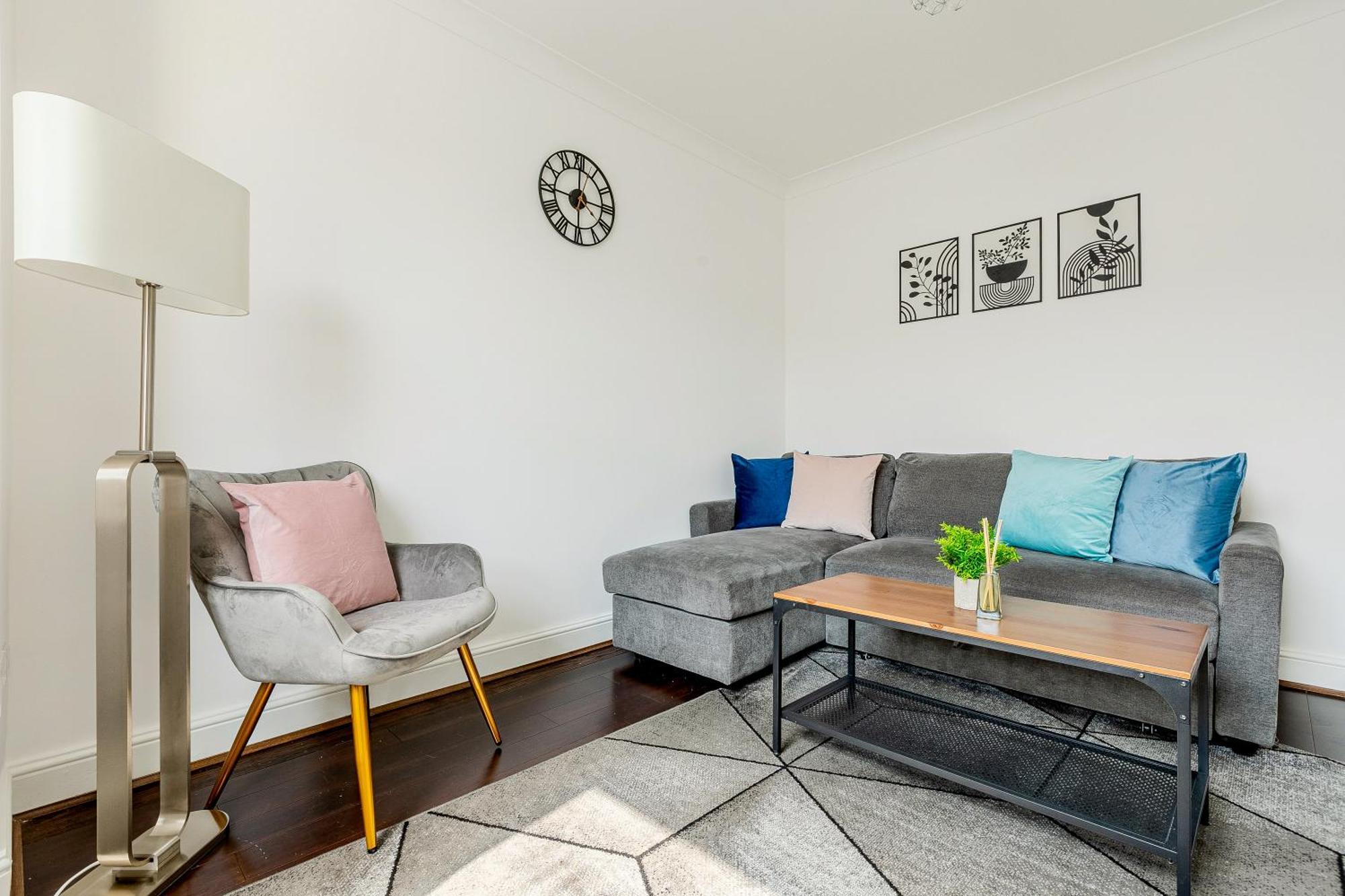 Bright 2Br Flat, Forest Gate, East ลอนดอน ภายนอก รูปภาพ
