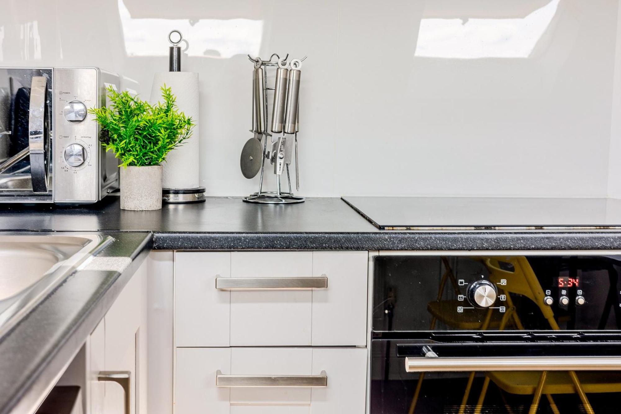 Bright 2Br Flat, Forest Gate, East ลอนดอน ภายนอก รูปภาพ