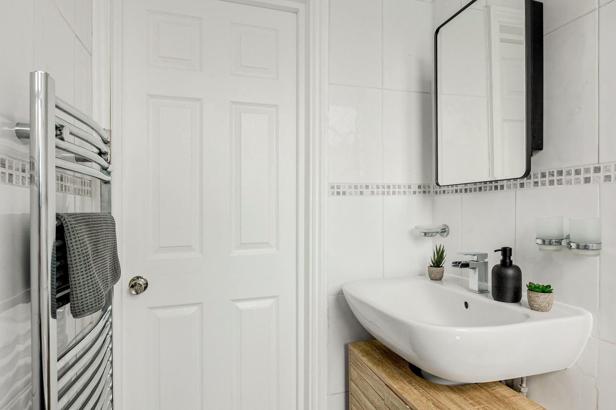 Bright 2Br Flat, Forest Gate, East ลอนดอน ภายนอก รูปภาพ